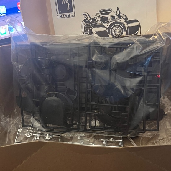 MT Batman Batmobile Model Kit - Sleek Black Design: open box - Picture 3 of 5